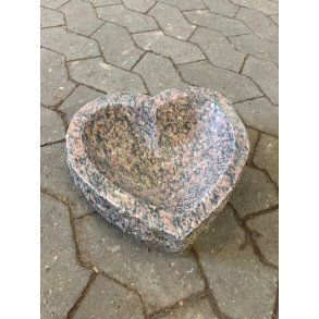 Fuglebad hjerteform, r�d granit